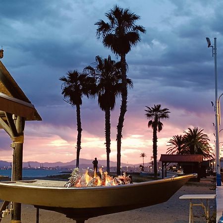 Playa 45, First Line Beach House マラガ エクステリア 写真